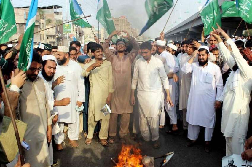 پشاور: جماعت اسلامی کے زیر اہتمام کارکنان ”نادرا“ کے خلاف ..