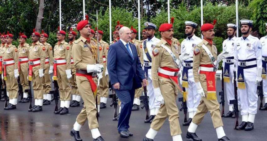 اسلام آباد: بیلا روس کے صدر الیگزینڈر لوکا شینکو کو گارڈ ..