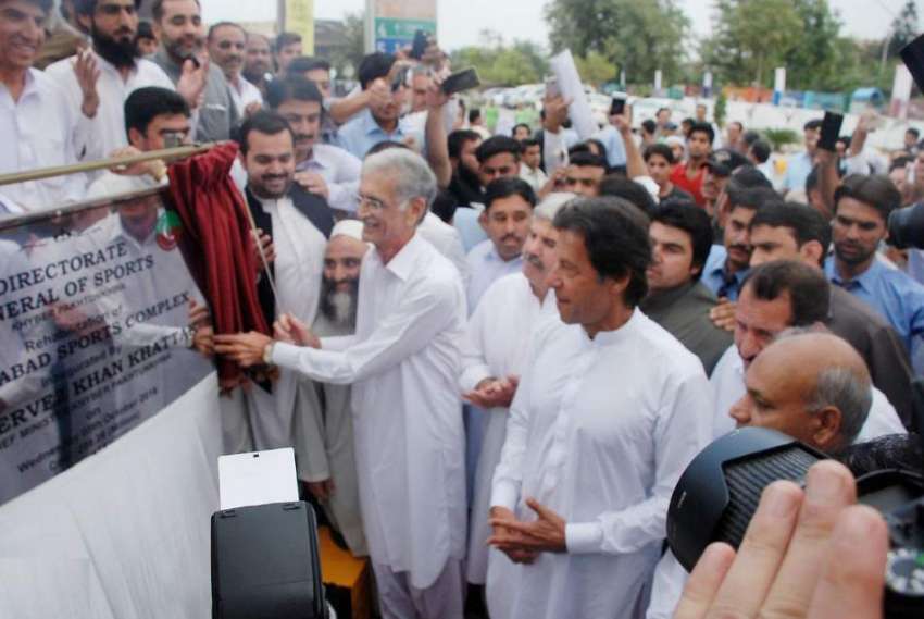 پشاور: وزیر اعلیٰ خیبر پختونخوا پرویز خٹک 150کنال اراضی پر ..