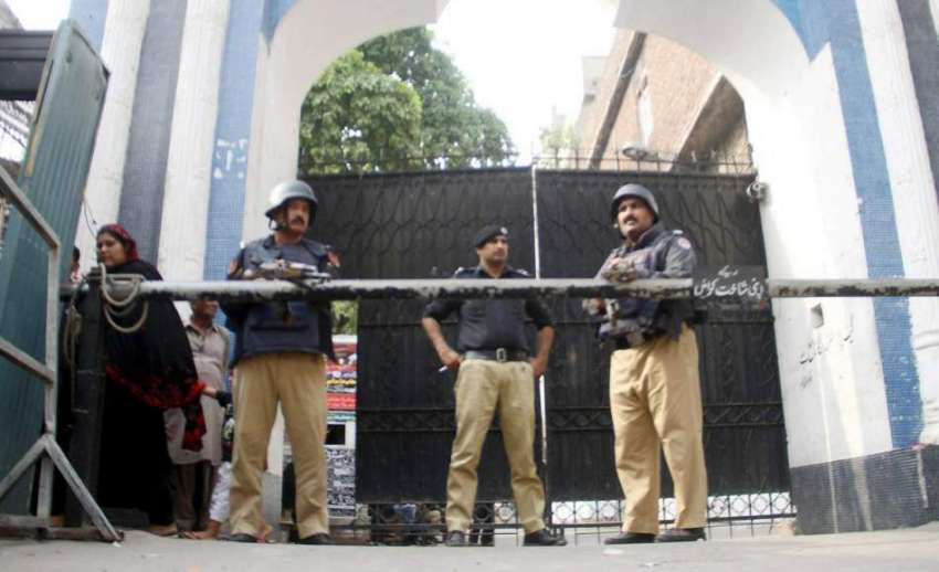 لاہور: محرم الحرام کی مجالس کی سیکیورٹی کے لیے پولیس اہلکا ..