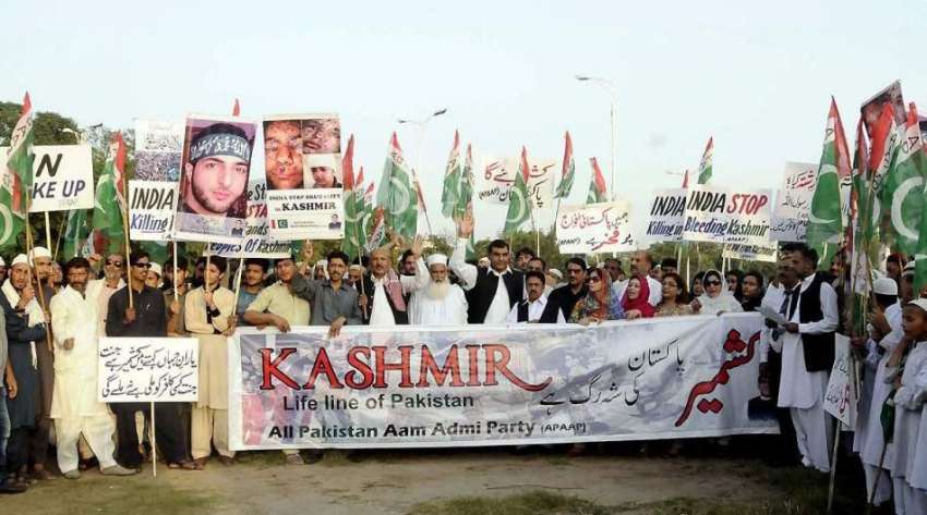 پشاور:عام آدمی پارٹی کے کارکنان چوہدری ناصر محمود کی قیادت ..