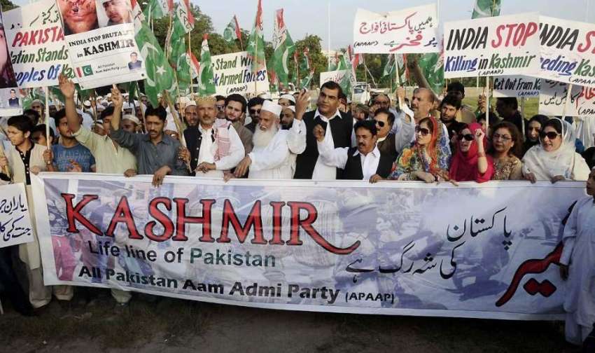 پشاور: عام آدمی پارٹی کے کارکنان چوہدری ناصر محمود کی قیادت ..