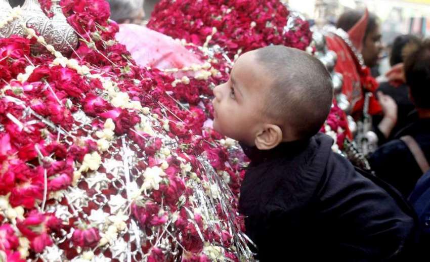 لاہور: آٹھویں محرم الحرام کی مناسبت سے نکالے گئے جلوس میں ..