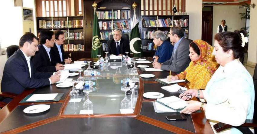 اسلام آباد: وفاقی وزیر خزانہ سینیٹر اسحاق ڈار اعلیٰ سطحی ..