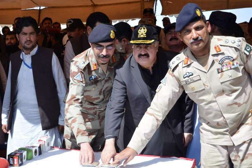 کوئٹہ: وزیر اعلیٰ بلوچستان نواب ثناء اللہ زہری ، کور آئی ..
