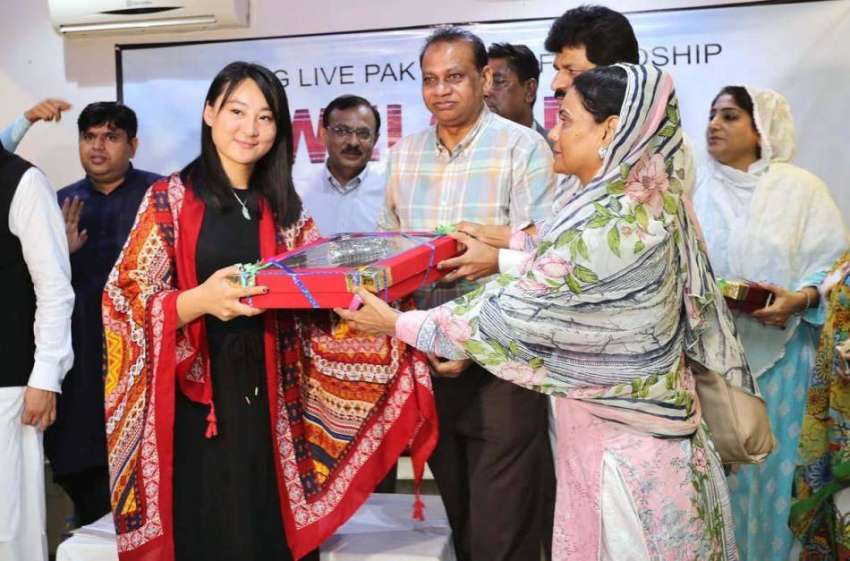 حیدر آباد: پاک چین کار ریلی کے شرکاء میں انعامات تقسیم کیے ..