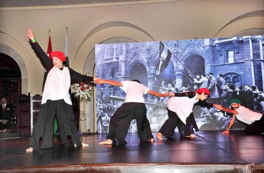 اسلام آباد: ہنگری کے قومی دن کے موقع پر فنکار مقامی ہوٹل ..