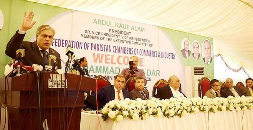 اسلام آباد: وفاقی وزیر خزانہ سینیٹر اسحاق ڈار پی سی سی آئی ..