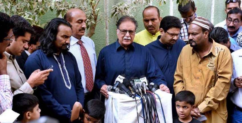 کراچی: اطلاعات و نشریات کے وفاقی وزیر سینیٹر پرویز رشید ..