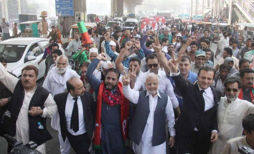 لاہور: تحریک انصاف کے 2نومبر کے دھرنے میں شرکت کے لیے شبیر ..