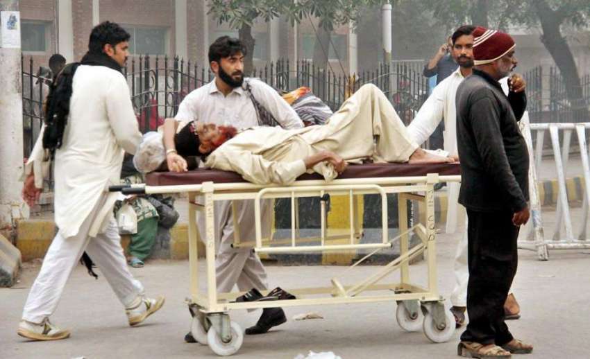 لاہور: ینگ ڈاکٹرز کی ہڑتال کے باعث سرکاری ہسپتال میں مریض ..
