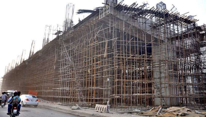 لاہور: اورنج لائن میٹرو ٹرین منصوبے پر تعمیراتی کام جاری ..