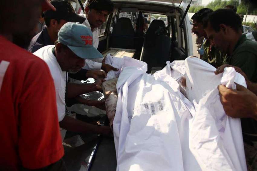کراچی: جمعہ گوٹھ کے قریب دو ٹرینوں کے حادثے میں جاں بحق ہونے ..