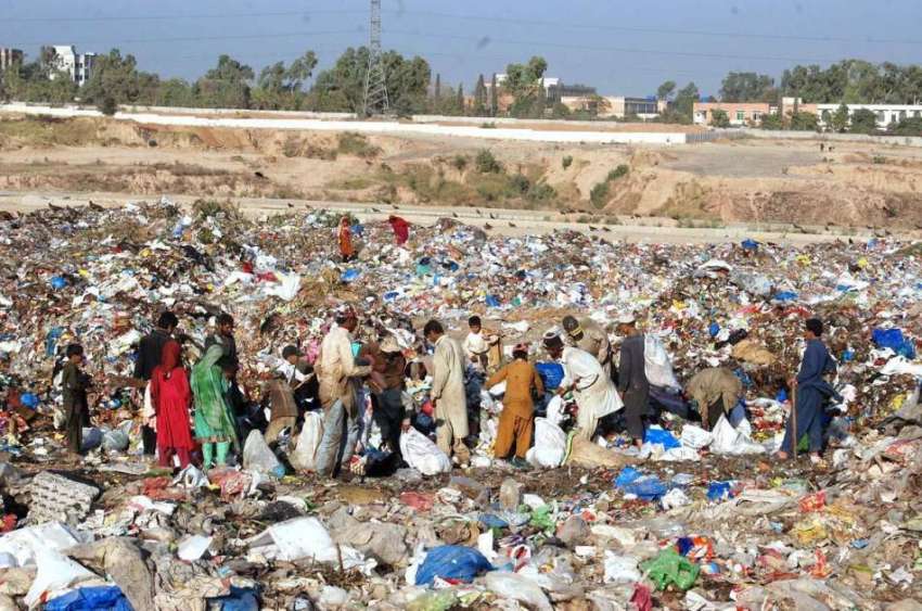 اسلام آباد: وفاقی دارالحکومت میں لگے کچرے کے ڈھیر سے خانہ ..