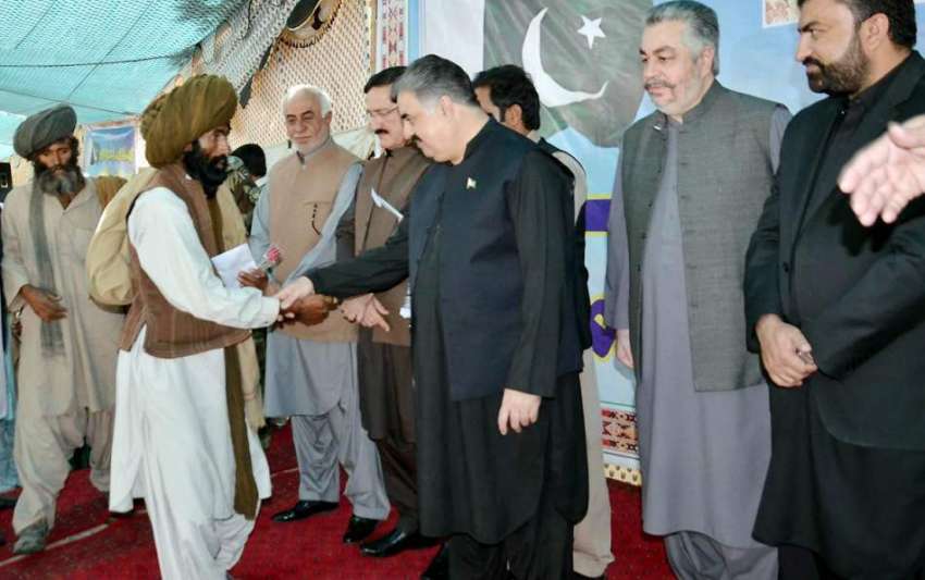 کوئٹہ: وزیر اعلیٰ بلوچستان نواب ثناء اللہ زہری ہتھیار ڈالنے ..