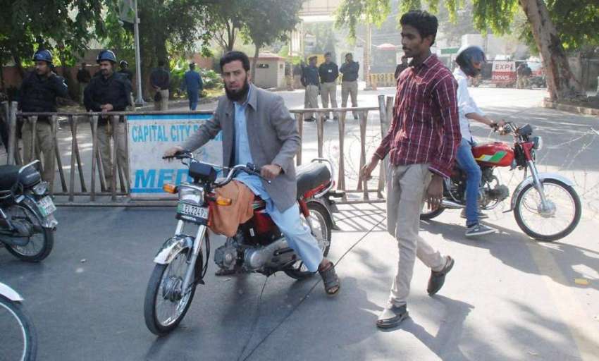 لاہور: ینگ ڈاکٹرز کلب چوک میں احتجاج کے باعث راستے بند ہونے ..