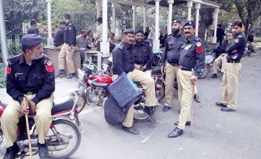 لاہور: وزیر اعلیٰ سیکرٹریٹ کے باہر احتجاج کے باعث سیکیورٹی ..