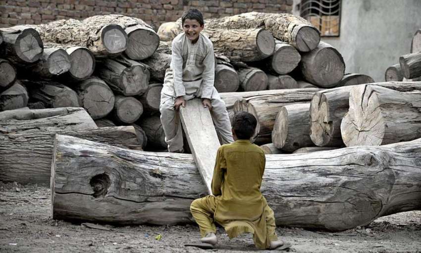 راولپنڈی: بچے کھیل کود میں مصروف ہیں۔