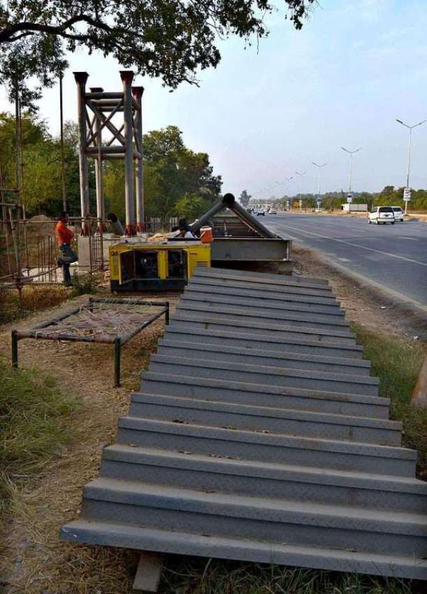 اسلام آباد: وفاقی دارالحکومت میں اوور ہیڈ پل تیار کیا جار ..