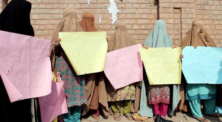 پشاور: بخشی پل کی رہائشی پاکستانی خواتین اپنے افغان شوہروں ..