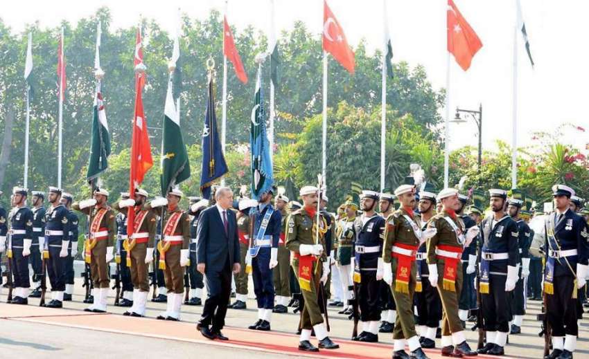 اسلام آباد: ترک صدر رجب اردگان وزیر اعظم ہاؤس میں گارڈ آف ..