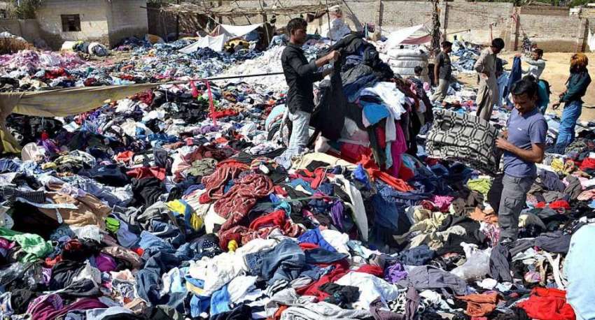 حیدر آباد: سردی میں اضافے کے پیش نظر دکاندار پرانے گرم کپڑے ..