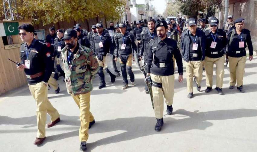 کوئٹہ: چہلم شہدائے کربلا کے موقع پر جلوس کے روٹ پر پولیس ..