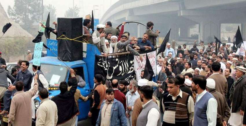 پشاور: کلاس فور ملازمین اپنے مطالبات کے حق میں احتجاجی مظاہرہ ..