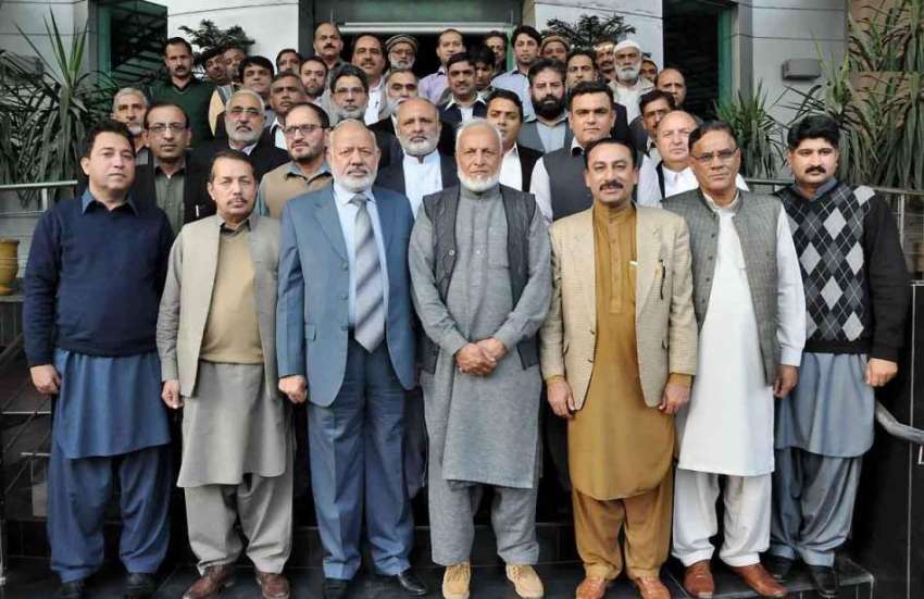 میرپور: آزاد کشمیر کے اکائنٹنٹ جنرل ایاز خان کے ہمراہ اکائنٹس ..