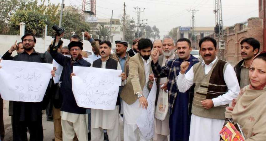 پشاور: خیبر یونین آف جرنلسٹس کے زیر اہتمام صحافی مطالبات ..