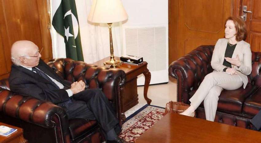 اسلام آباد: وزیر اعظم کے مشیر برائے امور خارجہ سرتاج عزیز ..