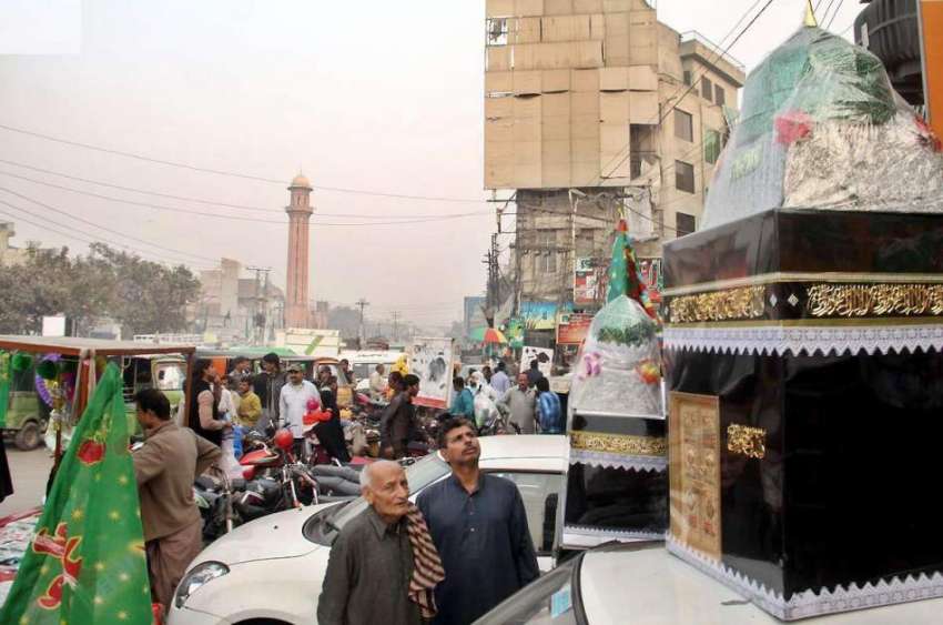 لاہور: شہری اردو بازار میں عید ملادالنبی (ص) کی مناسبت سے ..