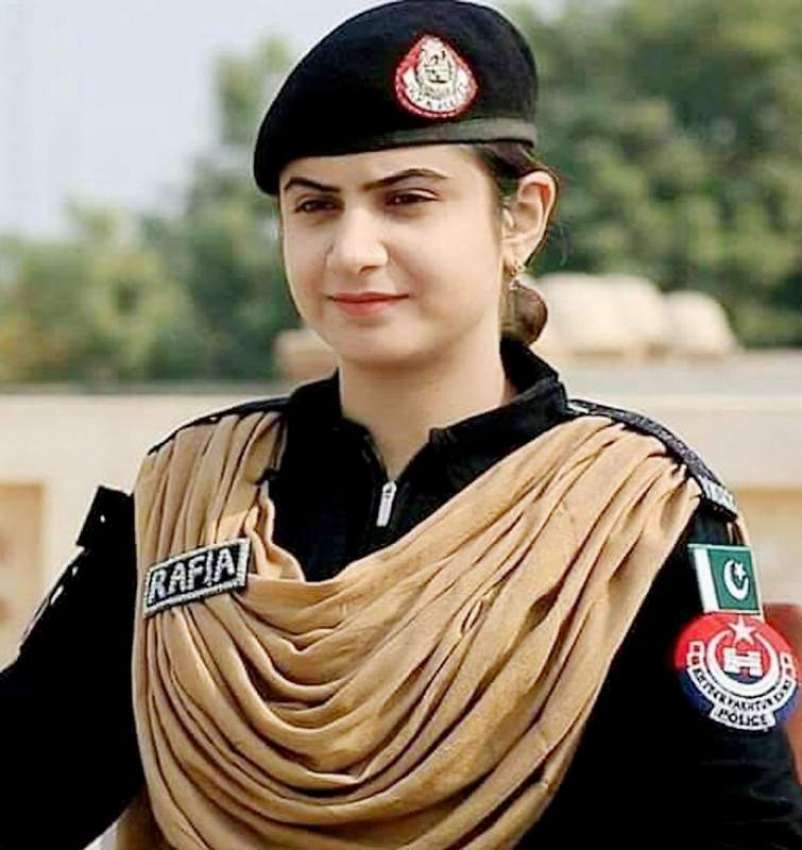 پشاور: خیبر پختونخوا سے بم ڈسپوزل کا حصہ بننے والی پہلی خاتون ..