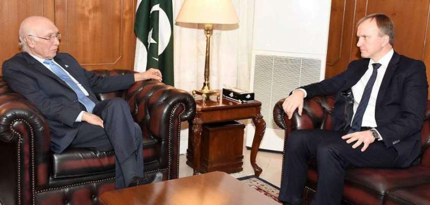 اسلام آباد: وزیر اعظم مشیر برائے خارجہ امور سرتاج عزیز سے ..
