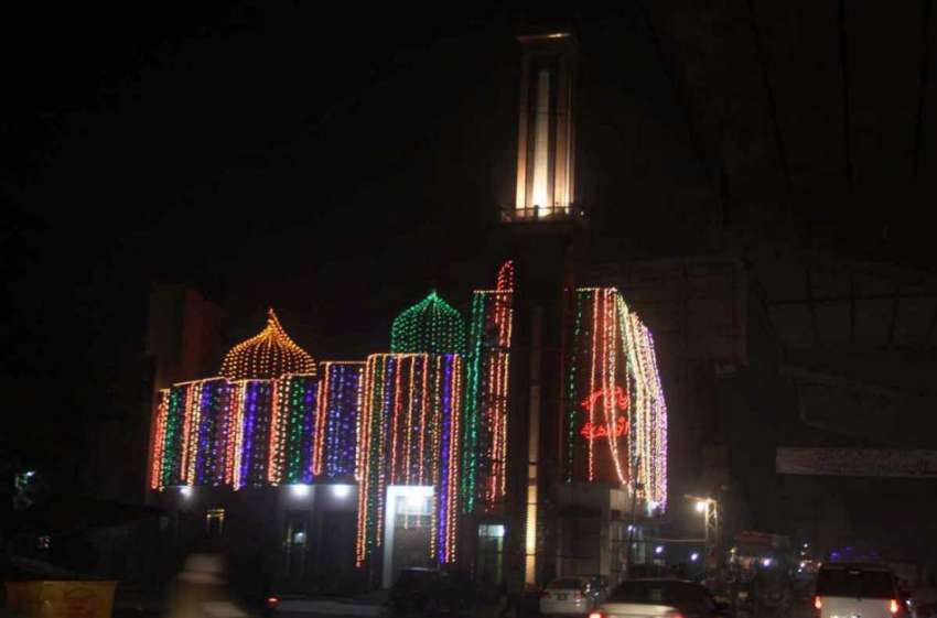 لاہور: عید ملادالنبی (ﷺ) کی آمد کے وموقع پر مسجد پر چراغاں ..