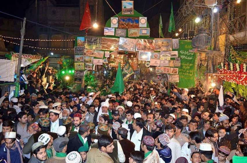 پشاور: عید ملاد النبی ﷺ کے موقع پر ریلی نکالی جا رہی ہے۔