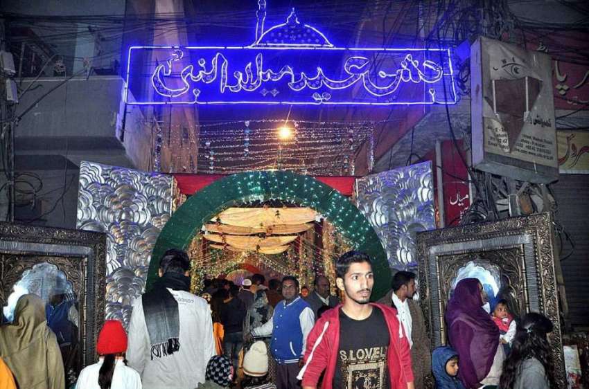 لاہور: جشن عید ملادالنبی ﷺ کے موقع پر عمارتوں پر اور گلیوں ..