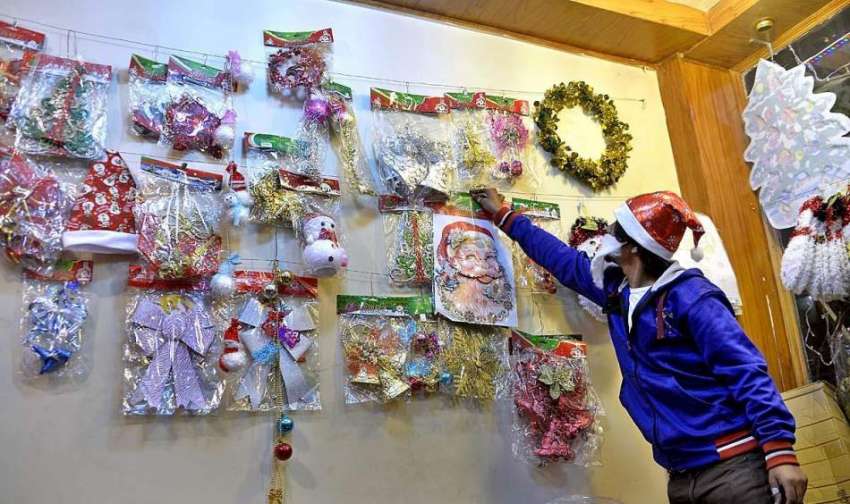 راولپنڈی: دکاندار مسیحی برادری کے مذہبی تہوار کرسمس کی آمد ..