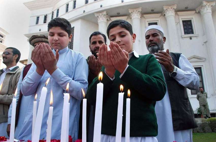 پشاور: سٹوڈنٹس اے پی ایس شہداء کی دوسری برسی کے موقع پر شہداء ..