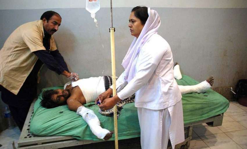 حیدر آباد: آئل ٹینکر حادثے میں زخمی شخص کا علاج کیا جا رہا ..