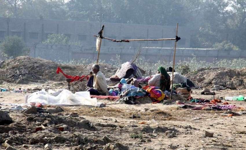 لاہور: سنگھ پورہ کے علاقہ میں ایک خانہ بدوش خاندان نے شدید ..