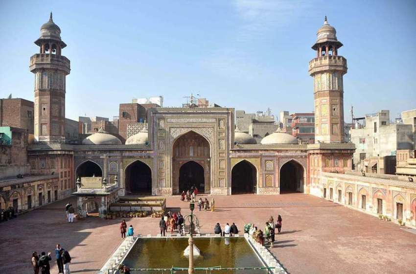 لاہور: مسجد وزیر خان کے اندرونی حصے کا خوبصورت منظر۔