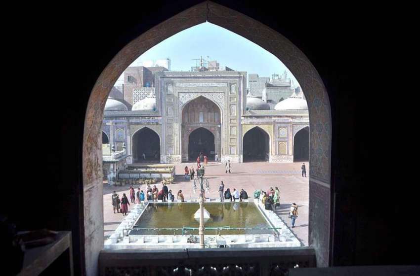 لاہور: مسجد وزیر خان کے اندرونی حصے کا خوبصورت منظر۔