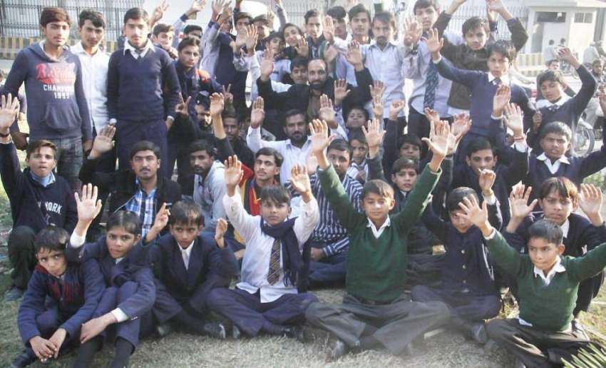 لاہور: پنجاب سکولز آرگنائزیشن کے زیر اہتمام طلباء اپنے مطالبات ..