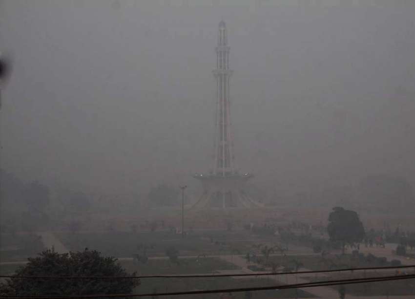 لاہور: صوبائی دارالحکومت میں صبح کے وقت شدید دھند نے ڈیرے ..