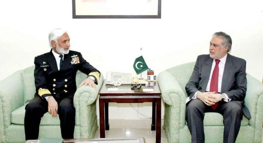 اسلام آباد: وفاقی وزیر خزانہ سینیٹر اسحاق ڈار سے چیف آف نیول ..