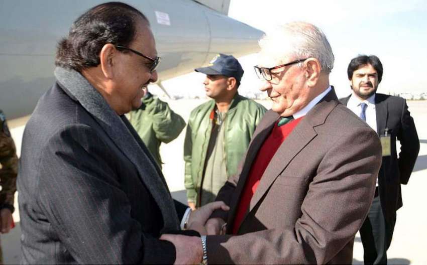 کوئٹہ: صدر مملکت ممنون حسین کے کوئٹہ پہنچنے پر گورنر بلوچستان ..