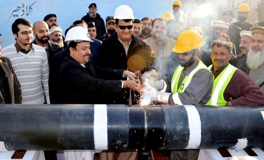 سوات: وزیر اعظم کے مشیر انجینئر امیر مقام سوئی گیس فراہمی ..