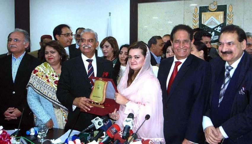 اسلام آباد: وفاقی وزیر اطلاعات و نشریات مریم اورنگزب کو ..