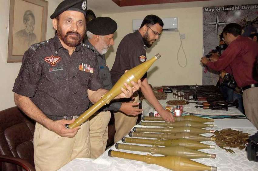 کراچی: القاعدہ برصغیر سے برآمد ہونے والا اسلحہ، گولہ بارود ..